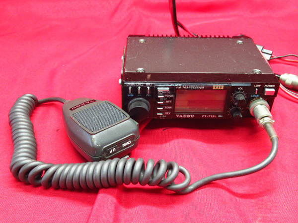 YAESU ヤエス 八重洲無線 UHF FM TRANSCEIVER FMトランシーバー FT-712L