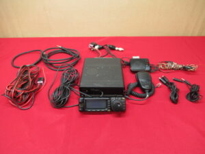 無線機まとめ YAESU ヤエス 八重洲 トランシーバー FT-100 / ハンドマイク / スピーカー / ケーブル アマチュア無線