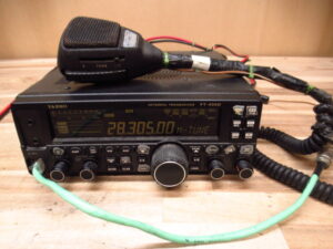 YAESU 八重洲 FT-450D HF/50Mhz 100W アマチュア 無線機 通電のみ確認 ジャンク 現状品